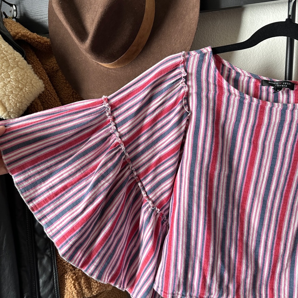 Romeo + Juliet pink stripe bell sleeve boxy vintage blouse - Sz M- fits small